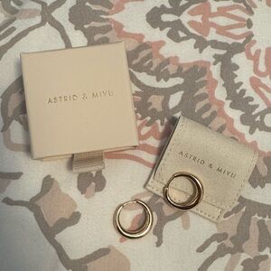 Chic Gold Hoop Earrings